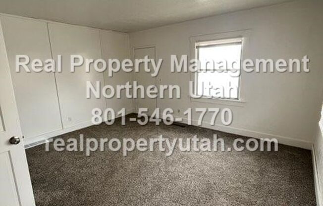 2 beds, 1 bath, 1,300 sqft, $1,300, Unit 486 15th St.