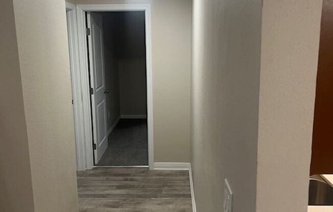 2 beds, 1 bath, $2,300, Unit 26