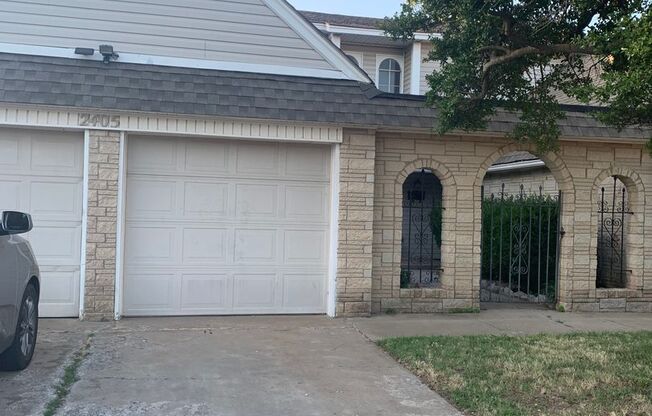 2 beds, 1.5 baths, $1,050