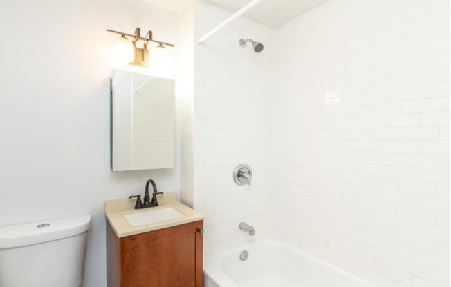 2 beds, 1 bath, 680 sqft, $2,500, Unit 1825-2