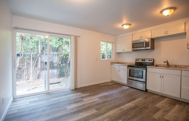 St Johns Duplex 2 Bedroom 1 Bath Ready for Move In !