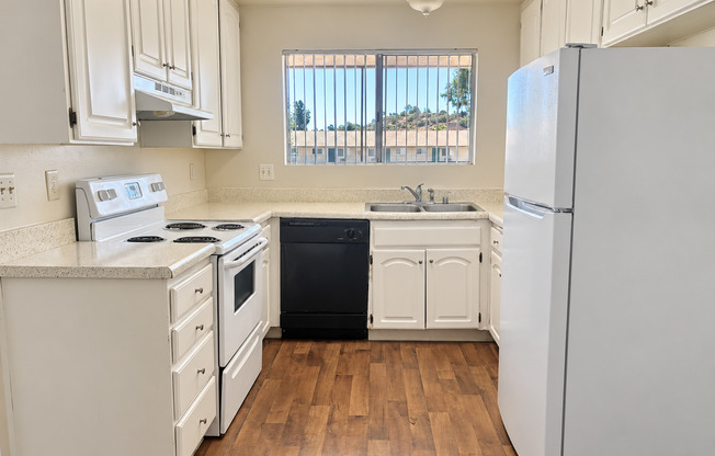 2 beds, 1 bath, 925 sqft, $2,100, Unit 430-J