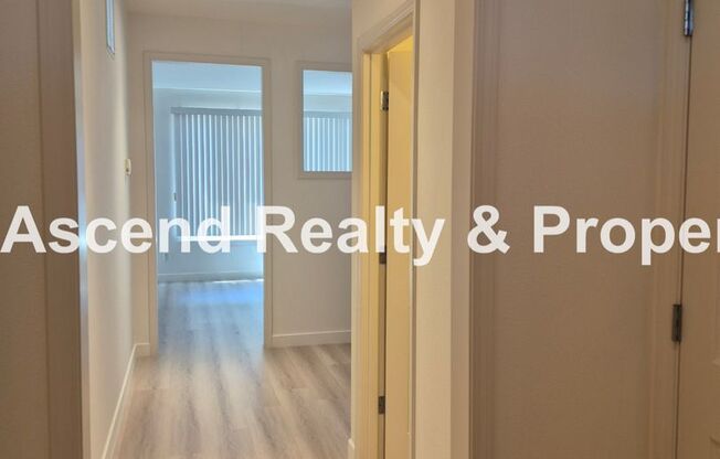 Available NOW! Updated in Arbor Roses 3Bed/2.5Bath New Floors, Paint & Blinds Fenced Yard 1 or 2 Small Dogs Allowed