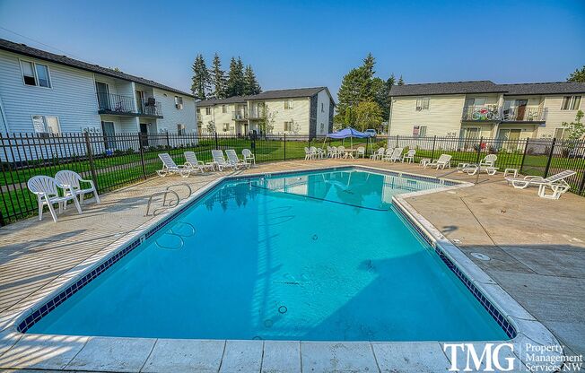 3 beds, 1 bath, 943 sqft, $1,550, Unit 37