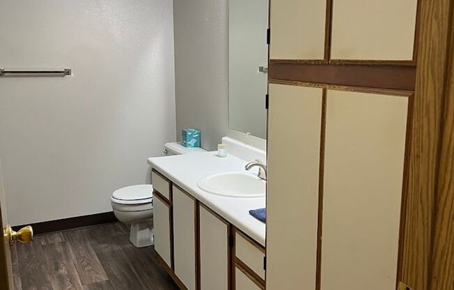 2 beds, 2 baths, 1,070 sqft, $1,625, Unit 08-201