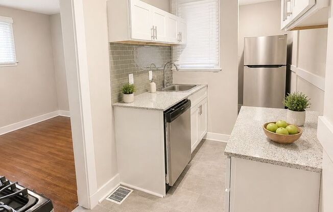 *** Mt. Lebanon Duplex for Rent with Front and Back Porch * Pet Friendly Apartment * Walk to the T * Renovated ***