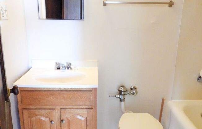 1 bed, 1 bath, 615 sqft, $1,015, Unit 1560-301