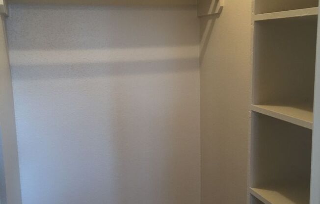 3 beds, 1.5 baths, 1,160 sqft, $1,600, Unit 1116