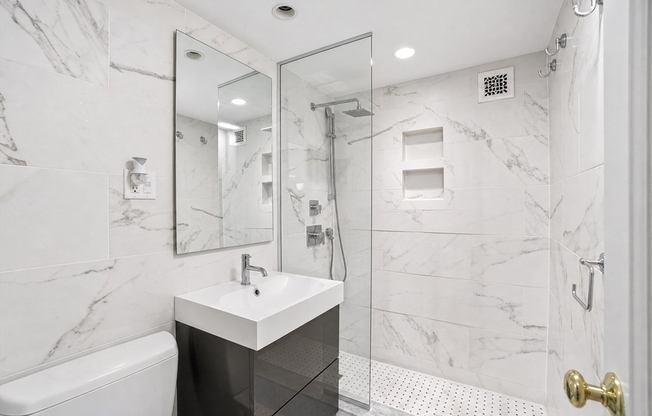 1 bed, 1 bath, 833 sqft, $3,100, Unit 21B