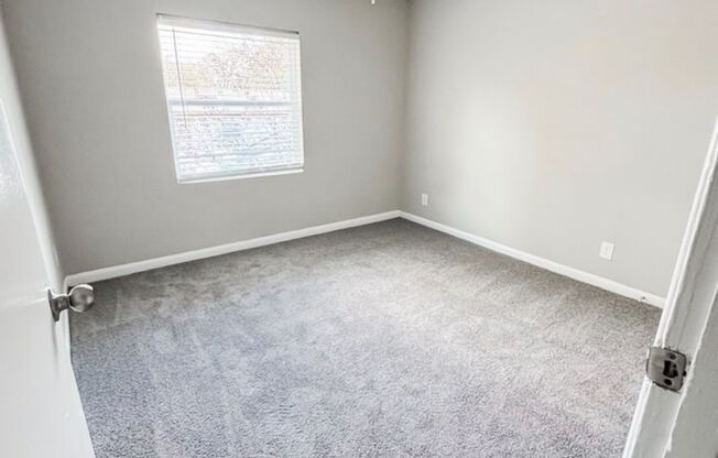 2 beds, 1 bath, 850 sqft, $1,300, Unit 26-A4