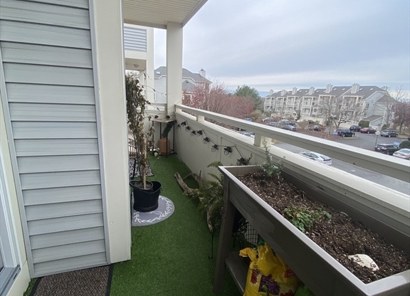 2 beds, 1.5 baths, 1,014 sqft, $3,000, Unit F304