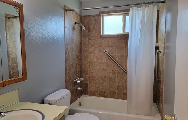 2 beds, 1 bath, $1,545, Unit Unit 3