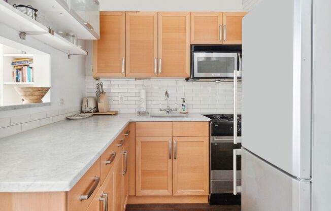 332 W 101 ST