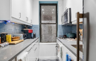 225 W 25 ST