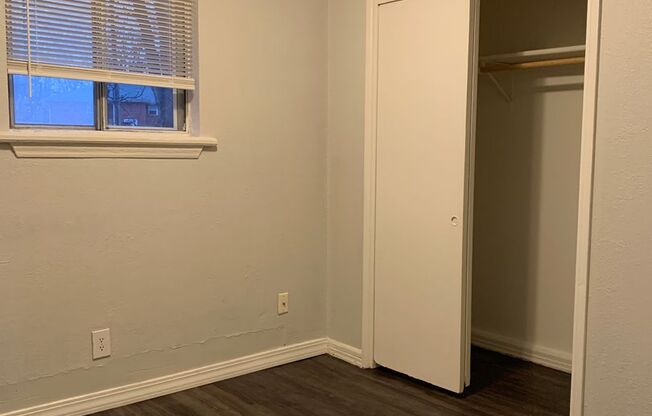 2 beds, 1 bath, 825 sqft, $875, Unit 6122-B