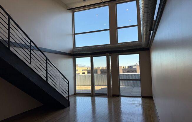 3 beds, 2 baths, $3,099, Unit #707