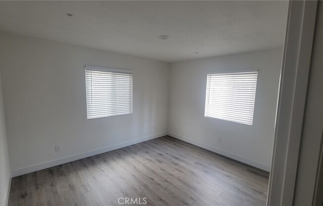 2 beds, 1 bath, 930 sqft, $2,600