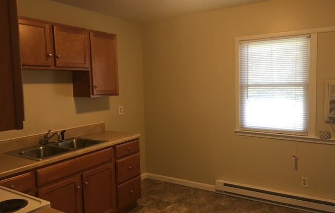 2 beds, 1 bath, $895