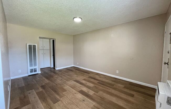 1 bed, 1 bath, $1,700, Unit T14