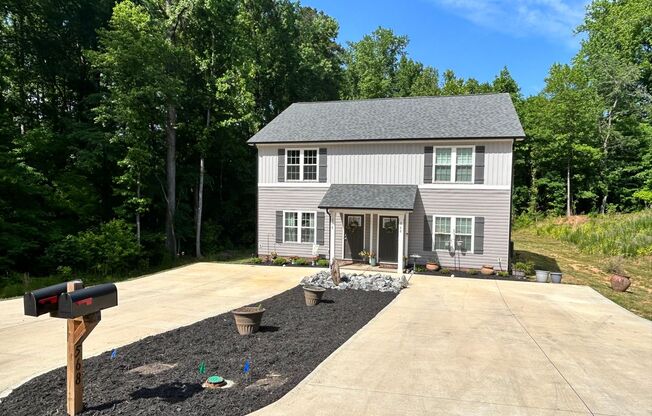 Beautiful 3 Bedroom 2.5 Bath Duplex Home in China Grove, NC