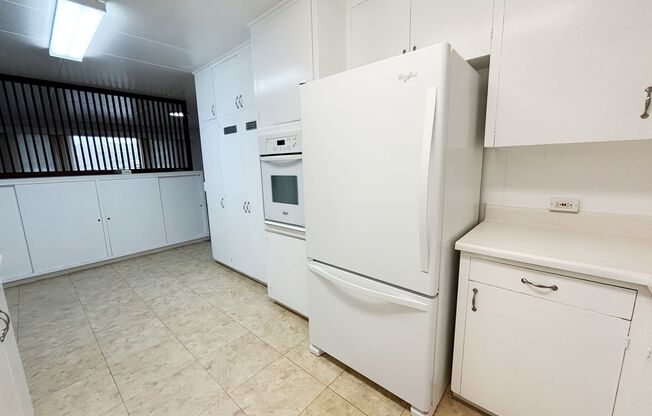 Waimalu - 4 bed, 2.5 bath, 2 car carport Single Family Home