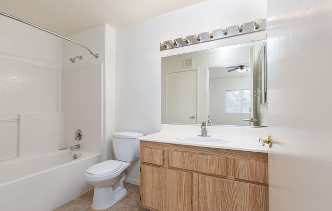 2 beds, 2 baths, $1,250, Unit Bldg KK