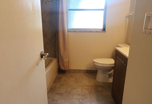 2 beds, 1 bath, $1,595