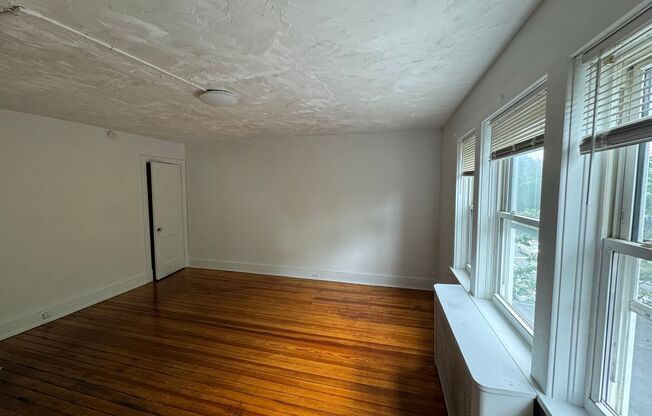 3 beds, 1 bath, $1,175