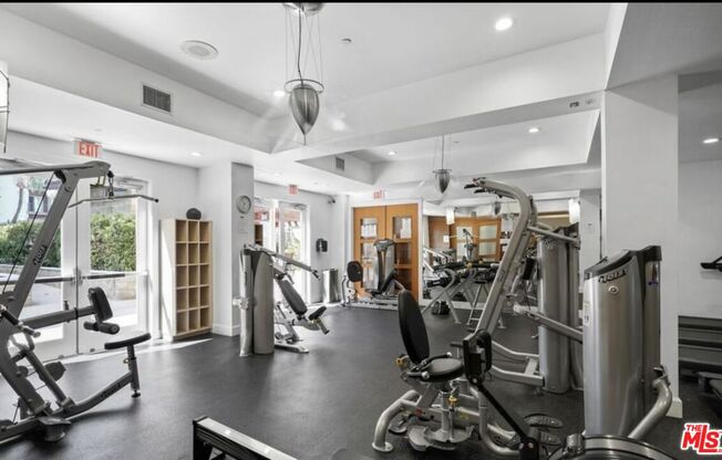 1 bed, 1 bath, 870 sqft, $3,000, Unit 464