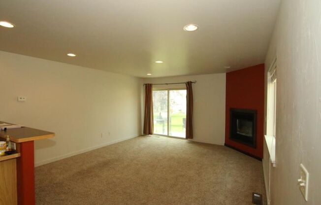 935 Forest Glen Drive