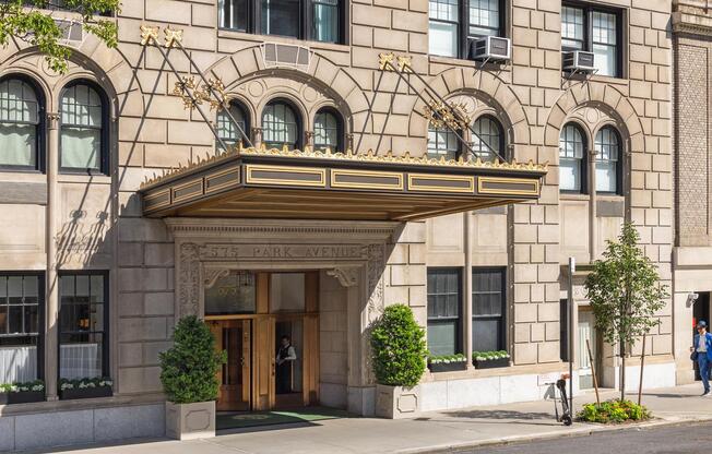575 AVE 203