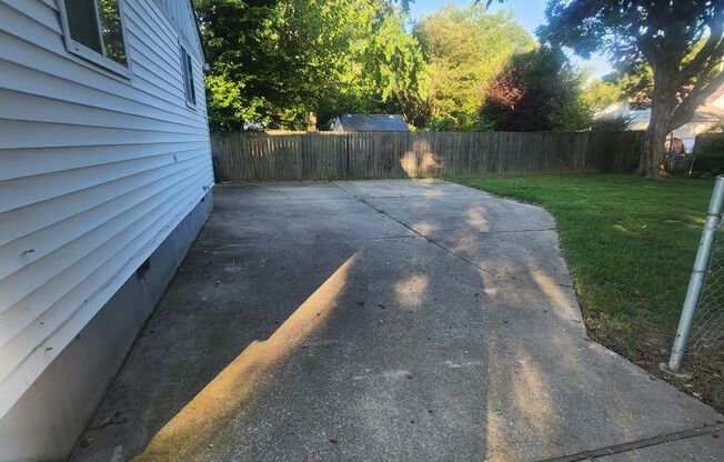 Updated 3 bedroom 1.5 home great for entertaining!