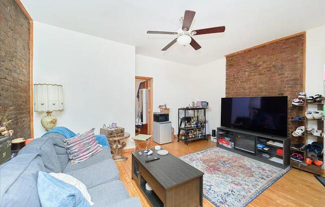 313 E 95 ST
