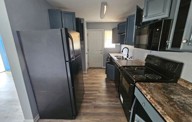 2 beds, 1 bath, $1,050