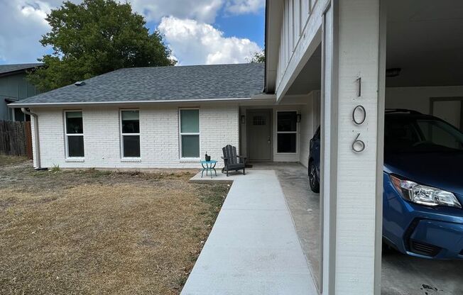 2 beds, 1 bath, 900 sqft, $1,745