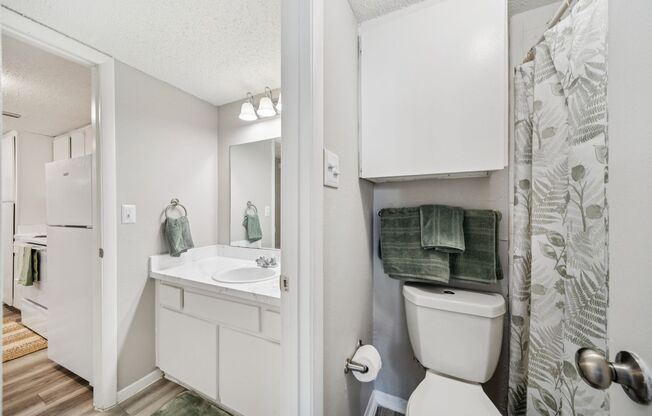 3 beds, 2 baths, 1,300 sqft, $1,239, Unit 83001