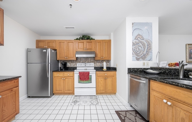 2 beds, 2 baths, 1,042 sqft, $3,200, Unit 2W