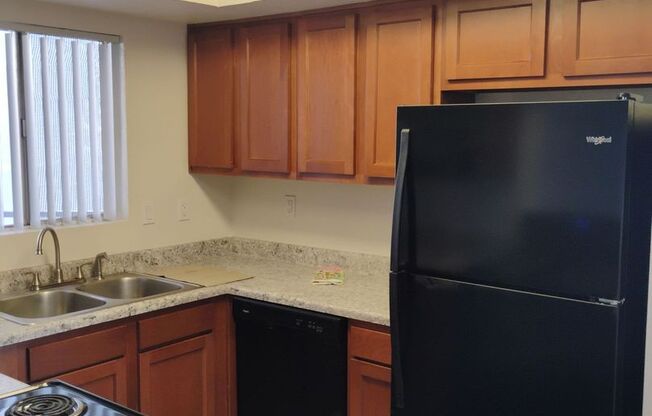 2 beds, 2 baths, 984 sqft, $1,700, Unit 221