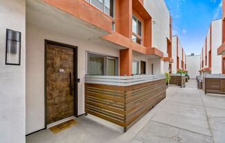 3 beds, 2.5 baths, $4,700, Unit Apt 20