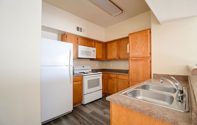 3 beds, 2 baths, $1,895, Unit # 1077