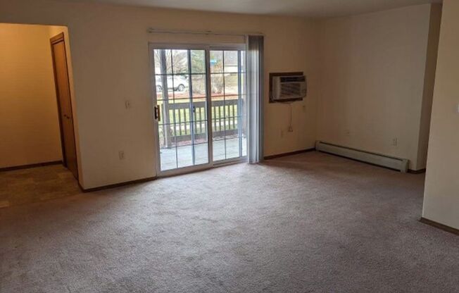 2 beds, 1 bath, $1,095, Unit 2301-16