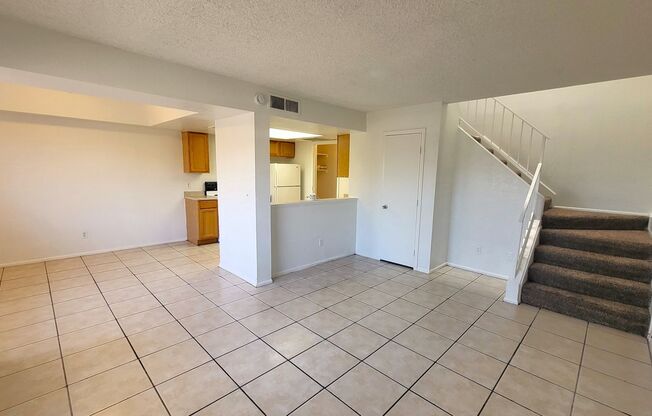 AFFORDABLE UNIT ON THE PHOENIX/TEMPE BOARDER!