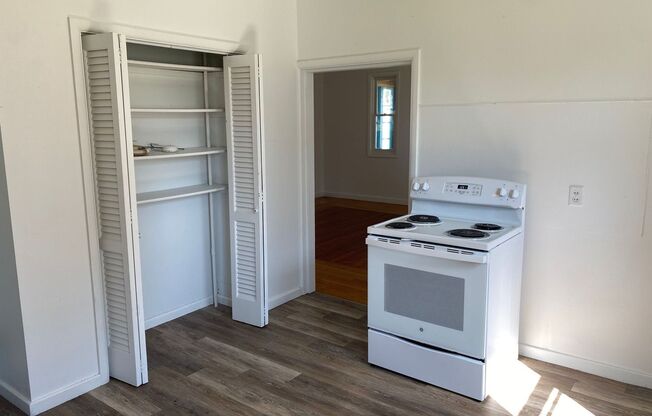 3 beds, 1 bath, 1,000 sqft, $795