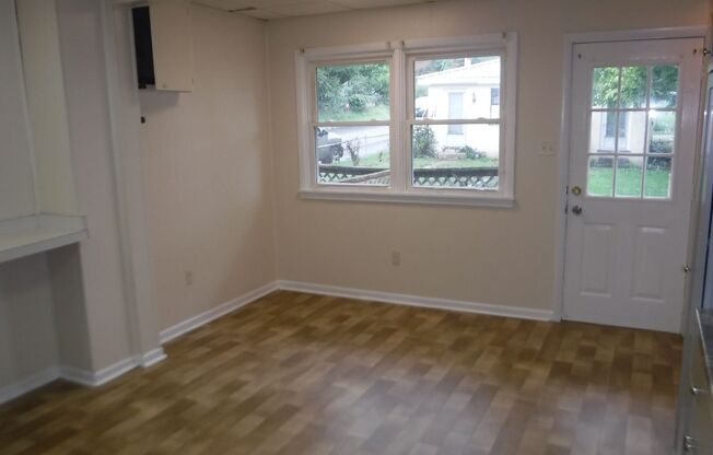 2 beds, 1 bath, $1,300