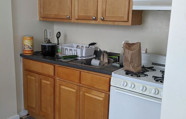 2 beds, 1 bath, 558 sqft, $1,340, Unit 2-E