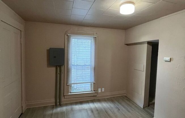 Studio, 1 bath, $525, Unit East 722 Rear