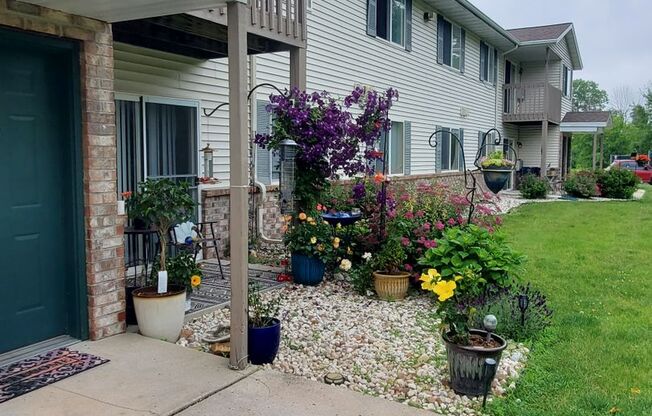 2 beds, 1 bath, 856 sqft, $1,269, Unit PL   7605