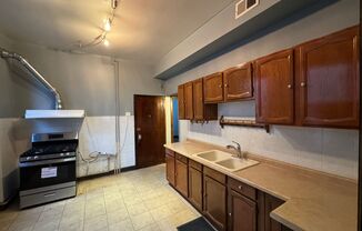 3 beds, 1 bath, $1,800, Unit 1313-2F