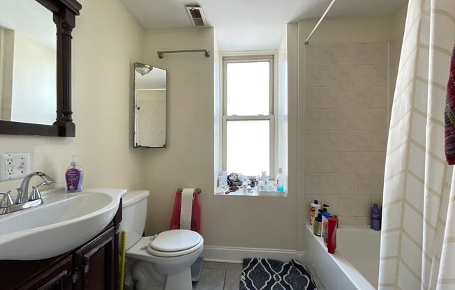 3 beds, 1 bath, 1,400 sqft, $1,575, Unit 4532-B9