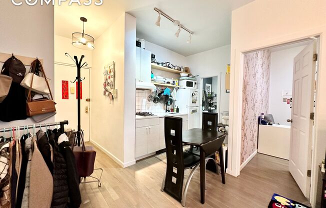 205 W 103 ST